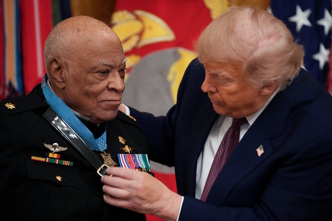 Trump bemoans not being able to give himself the Medal of Honor