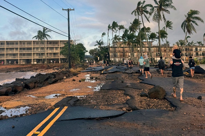 Tourists told to skip Hawaii’s most picturesque island after Hurricane Lowell