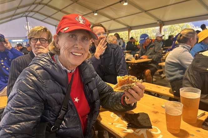 Mushy, but in a good way: golf fans enjoy Dutch snacks at the Solheim Cup