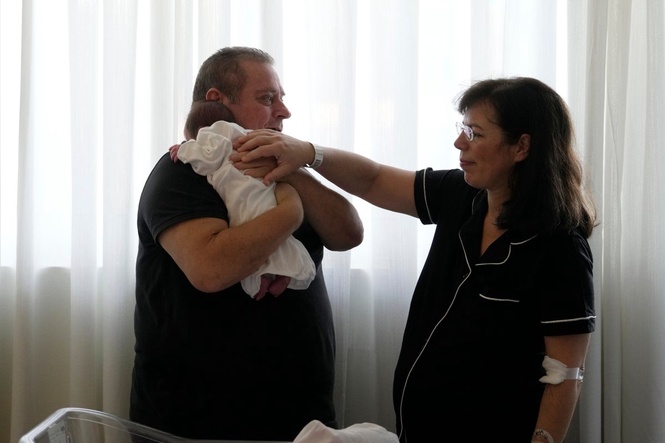 Woman, 54, gives birth to baby girl from embryo frozen for 22 years