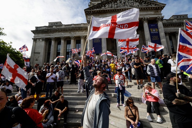 Hampshire Police ban face coverings at Portsmouth protests to prevent disorder