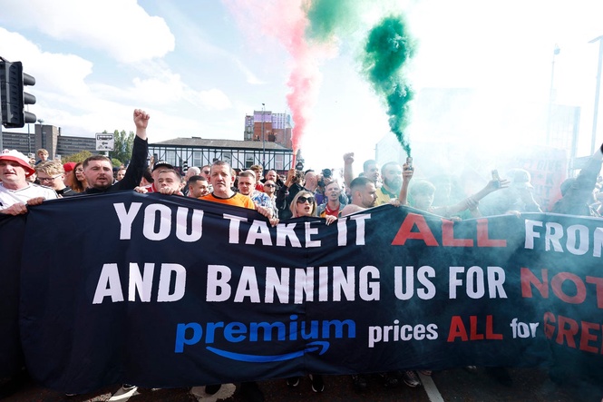 Man United fans protest against season ticket ‘fiasco’ ahead of derby