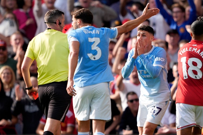 Manchester City star Phil Foden sees red for kicking Bruno Fernandes in derby clash
