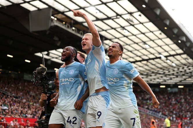 Man United v Man City LIVE: 10-man City lead with controversial Haaland goal after long VAR check