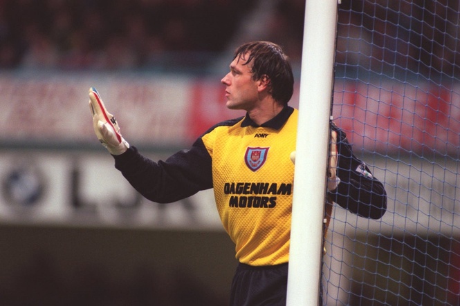 Ludek Miklosko: West Ham hero dies as club pays tribute to ‘gentle giant’