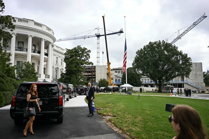 Trump calls White House a ‘dump’ as his makeover bill nears $1 billion