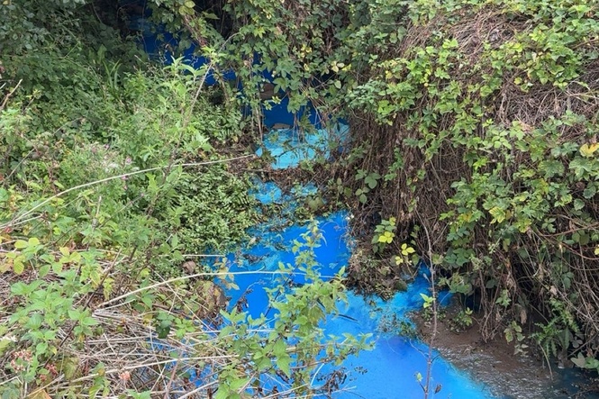 ‘Do not swim’ warning issued after polluted river turns bright blue at UK beauty spot