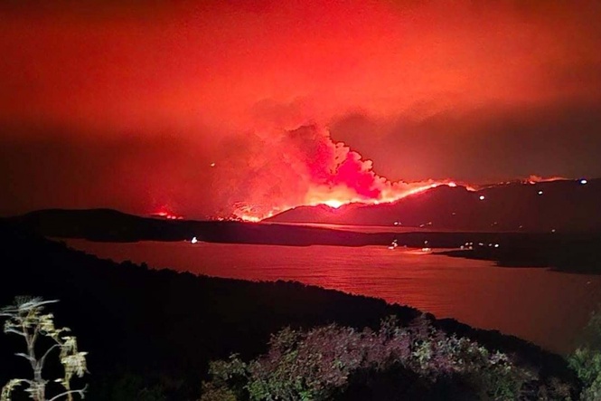 Britons escape ‘wall of flames’ by fleeing into the sea as Croatia wildfire tears through holiday island