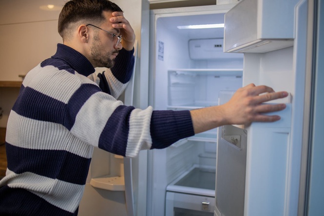 Students skipping meals and getting second jobs to meet living costs, report finds