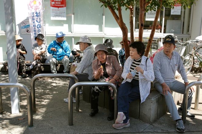 Centenarians living in Japan exceed 100,000 for the first time