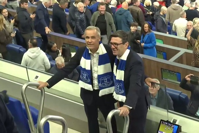 Andy Burnham and Mark Carney take to stands to watch Everton against Wolves