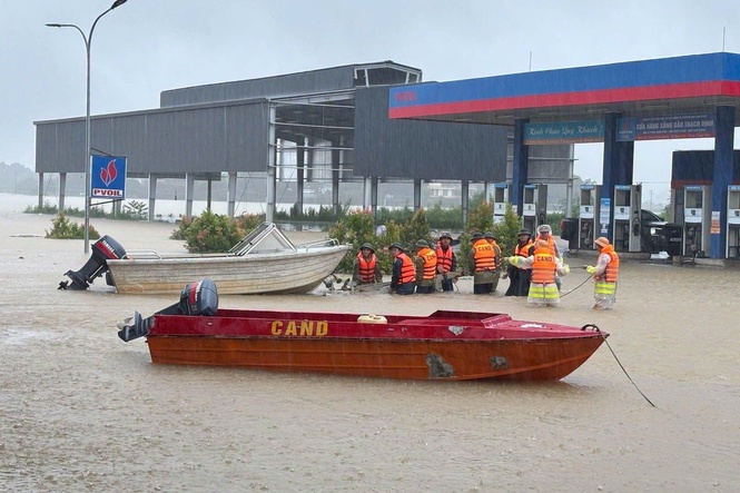 Heavy rain and floods in northern Vietnam submerge homes and disrupt economy