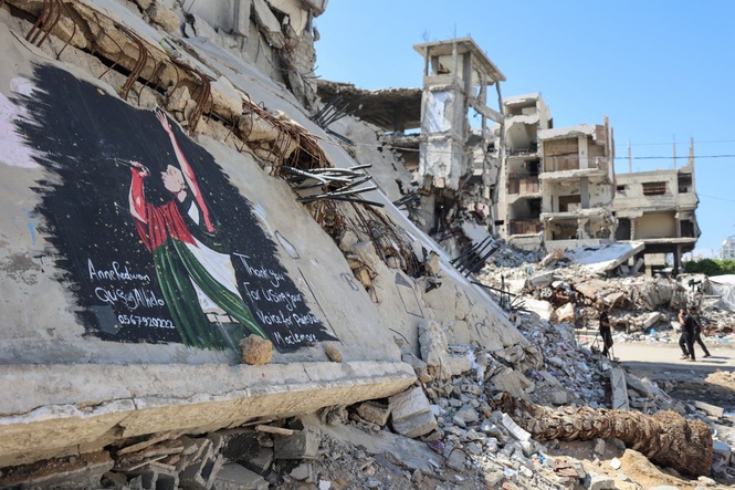 Macklemore celebrated in mural painted by Palestinian artists