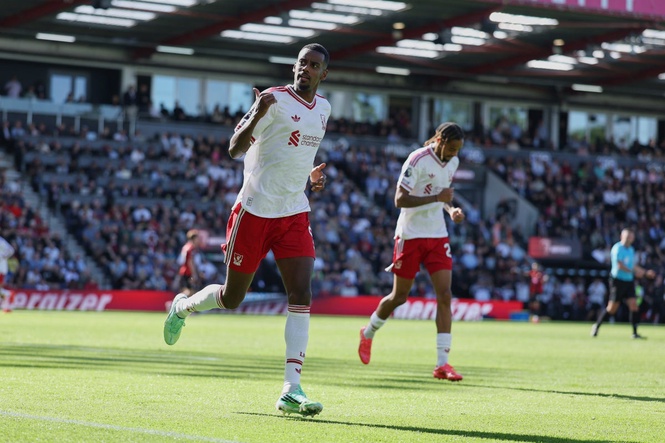 Alexander Isak hands Andoni Iraola winning return as Liverpool beat Bournemouth
