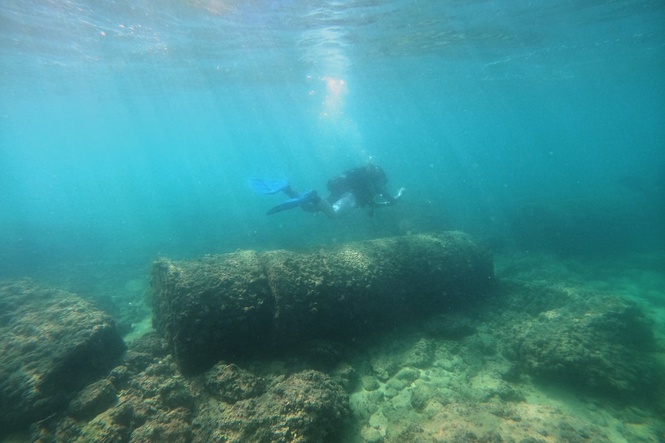 Photos of divers exploring Tyre’s ancient ruins after the Israel-Hezbollah ceasefire