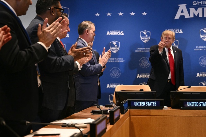 Small island states urge world leaders not to ‘surrender’ 1.5°C climate target