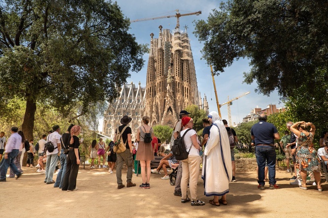 Inside Barcelona’s new tourism strategy that ‘selects’ its visitors and uses a Netflix-style algorithm