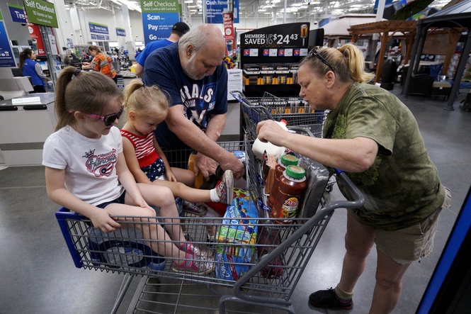 How the ‘Walmart effect’ is major warning sign for the American economy