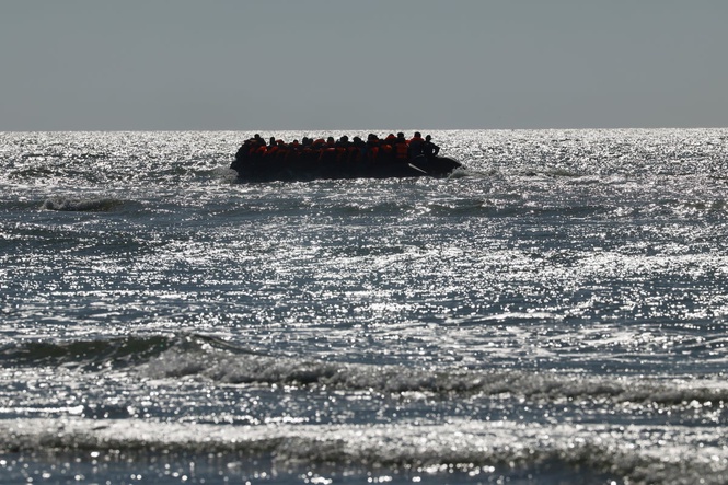 A child and 2 women killed in an apparent stampede during Channel crossing attempt