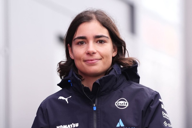 Jamie Chadwick joins elite group of British women to drive F1 car after test