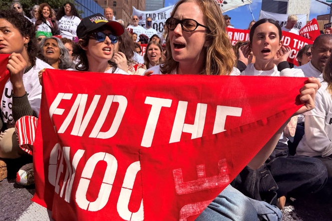 Hacks star among celebs detained in Netanyahu protest outside UN