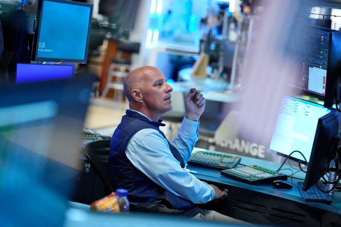Asian shares are mixed after global bond sell-off and drop in oil prices