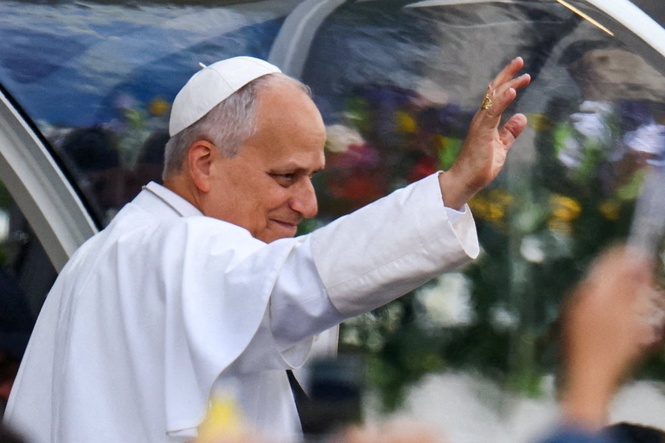 Chicago-born Pope Leo offers wry response on whether he’s behind ‘miracle’ White Sox playoff return