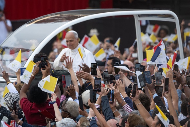 Pope Leo draws 800,000 people to iconic Paris square for open-air Mass