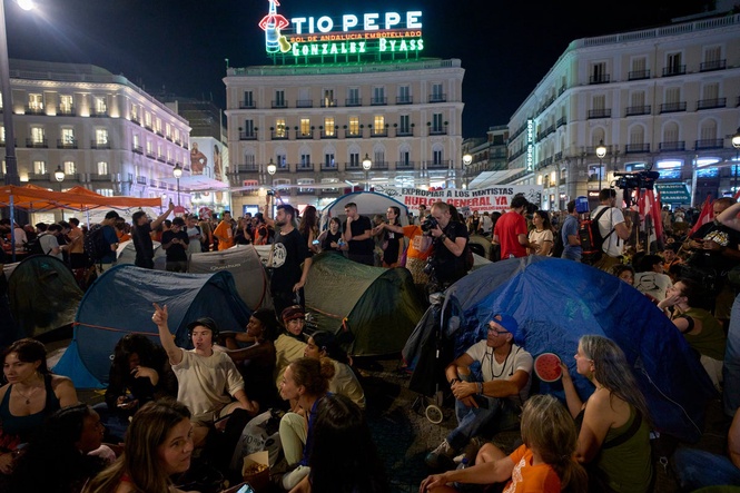 87-year-old’s eviction sparks encampment in Madrid plaza to protest housing crisis