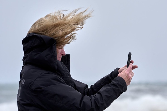 Powerful nor’easter floods Northeast, leaves over 100,000 without power as high tides threaten coast