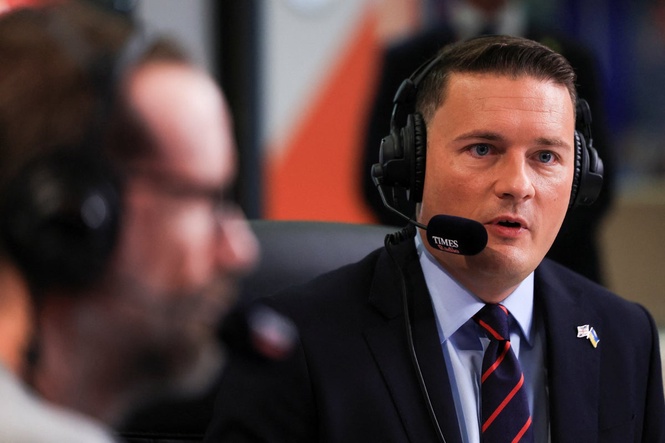 Wes Streeting: Woman who phoned police over RAF Fairford incident ‘did right thing’