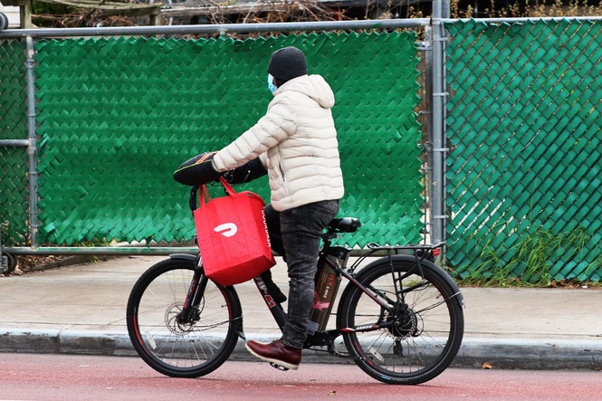 DoorDash expands clothing delivery with Macy’s and Anthropologie partnerships