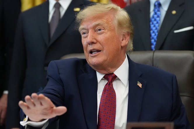 Trump says Air Disasters fan helped save plane after co-pilot stabbed captain
