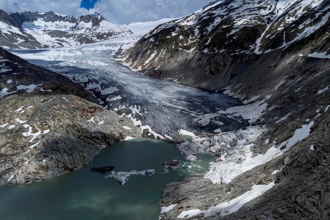 Swiss glaciers lose over 5% of ice volume in 2026 as heat waves, low winter snow accelerate thaw