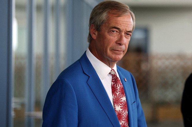 Fresh blow for Farage as Reform slumps to five points behind Labour in polls