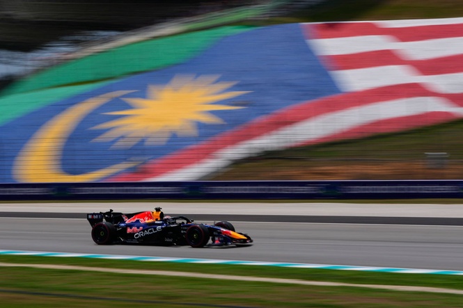 Max Verstappen sets early practice pace for rearranged Bahrain Grand Prix