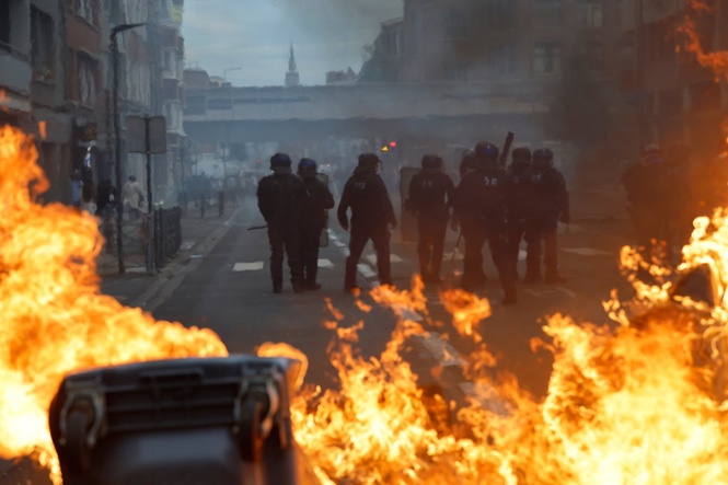 Schools set on fire and 2,000 arrests as student protests spread across France