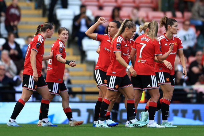Manchester United capitalise on Khiara Keating error to celebrate 250th game with win over Liverpool