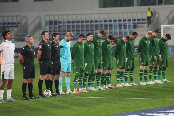 Ireland soccer players again wear black armbands and refuse handshakes with Israel team