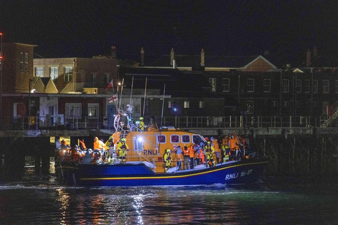 Migrants arrive in Gosport as protesters gather at scene