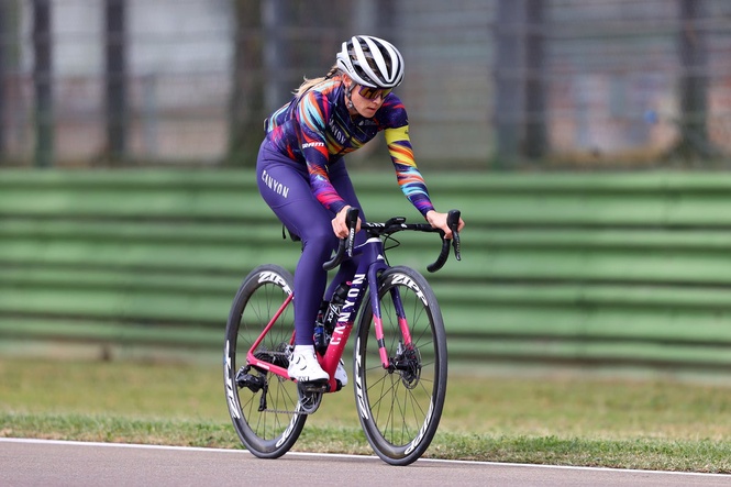 F1 driver opts to cycle from Malaysia to Singapore for next grand prix