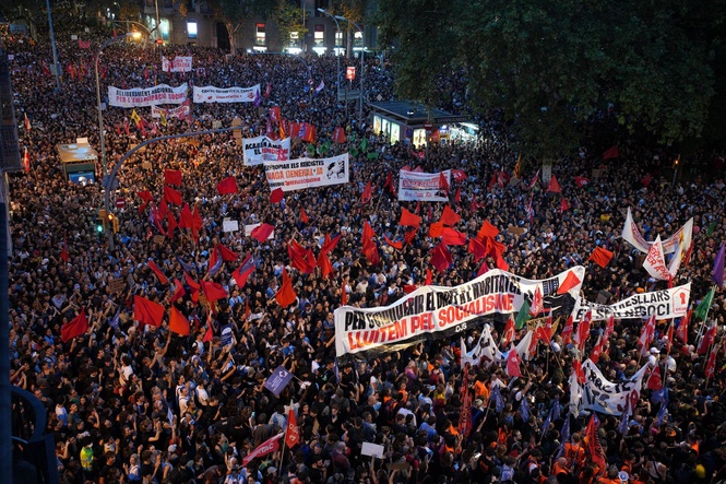 Spain’s government to approve urgent housing measures after a night of unrest in Barcelona