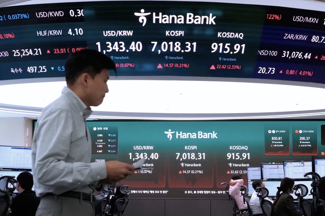Asian stocks mostly fall back despite latest earnings-driven rally on Wall Street