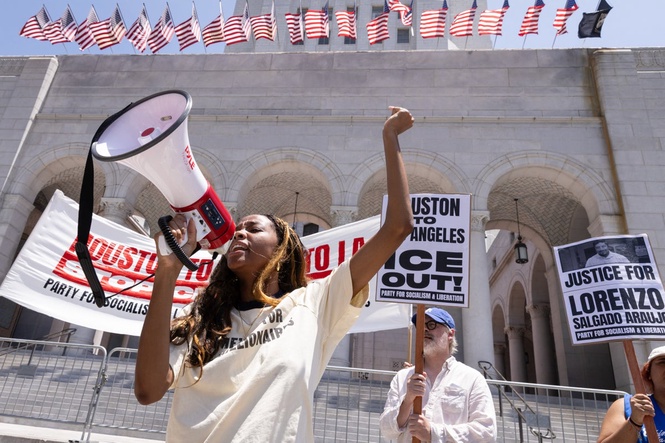 Trump pushed FBI to investigate anti-ICE demonstrators in LA, whistleblower claims