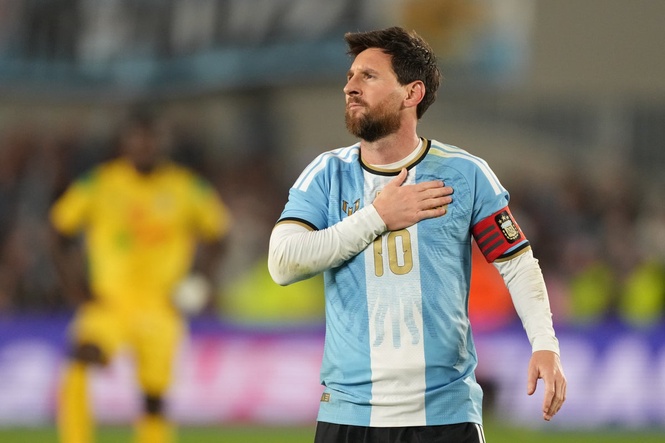 Photos of Messi playing his last game with Argentina