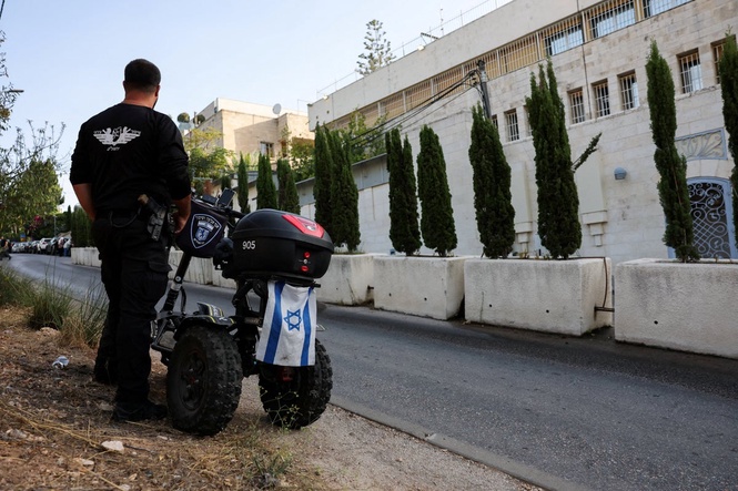 British consulate in East Jerusalem to stay open as UK mission despite Israeli order to close, says Miliband