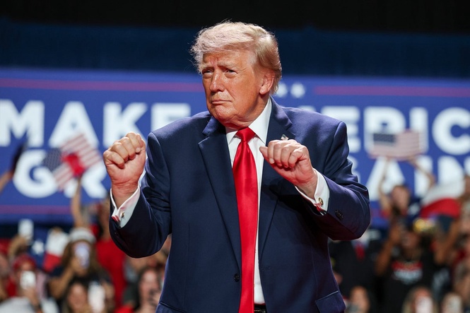 ‘That guy’s got to lose a lot of weight’: Trump lashes out at  hecklers during Texas rally