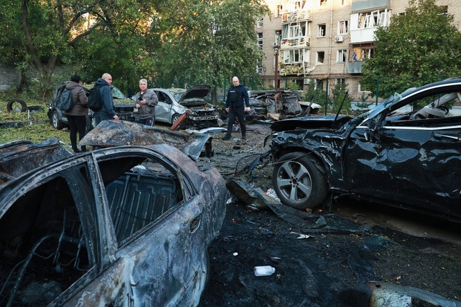 Russian strikes kill 2 in Ukraine as Kyiv struggles to counter escalating Russian attacks