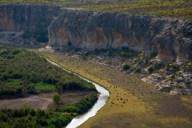 How Texas landowners are fighting back against Trump's border wall