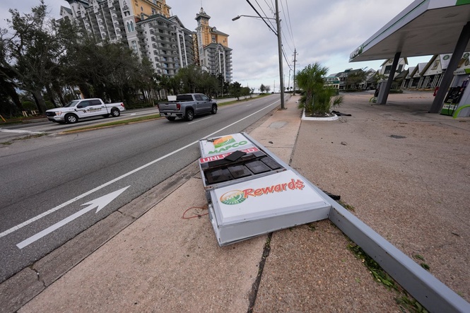 The Latest: Isaias weakens after making landfall as Category 2 hurricane
